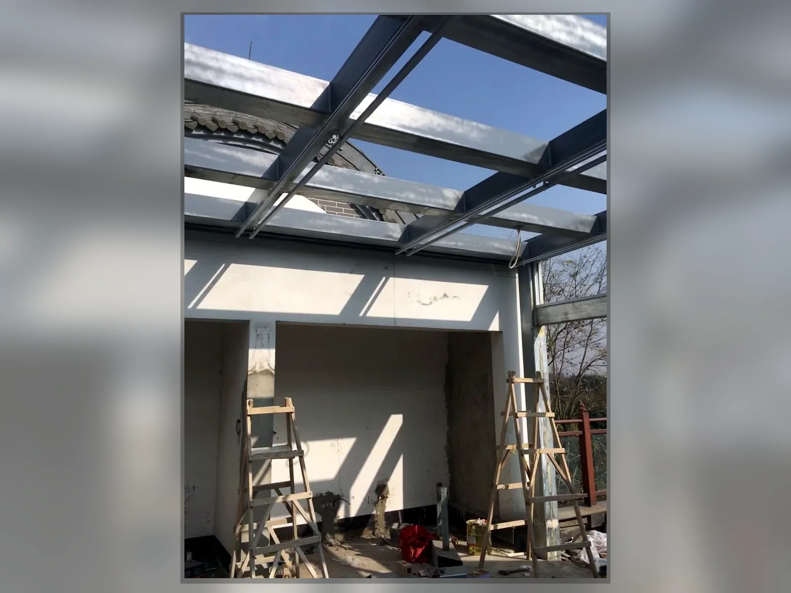 芙蓉古镇电动天棚遮阳施工记录:施工阶段:采光顶整体安装关系